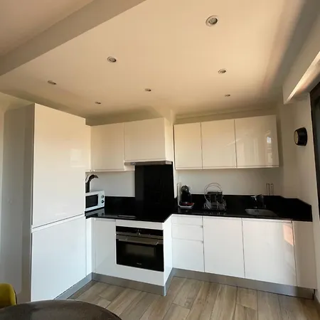 2 Pieces Vue Sur Le Suquet * Cannes